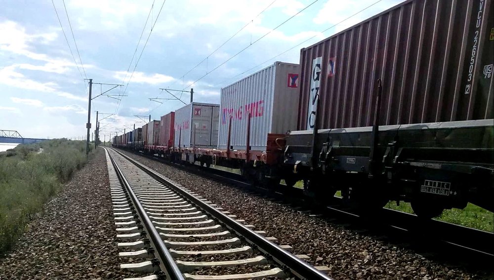 Envoi d'une deuxième cargaison de vin français par train en Chine